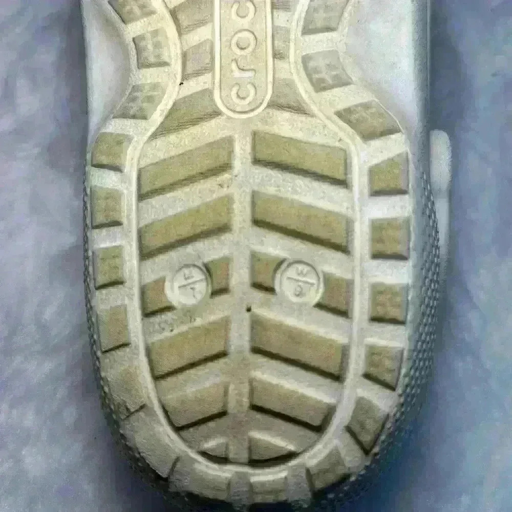 CROCS Classic Faux Fur Lined Men's Size 7 Women's 9 White Dual Comfort Clog - Picture 8 of 9